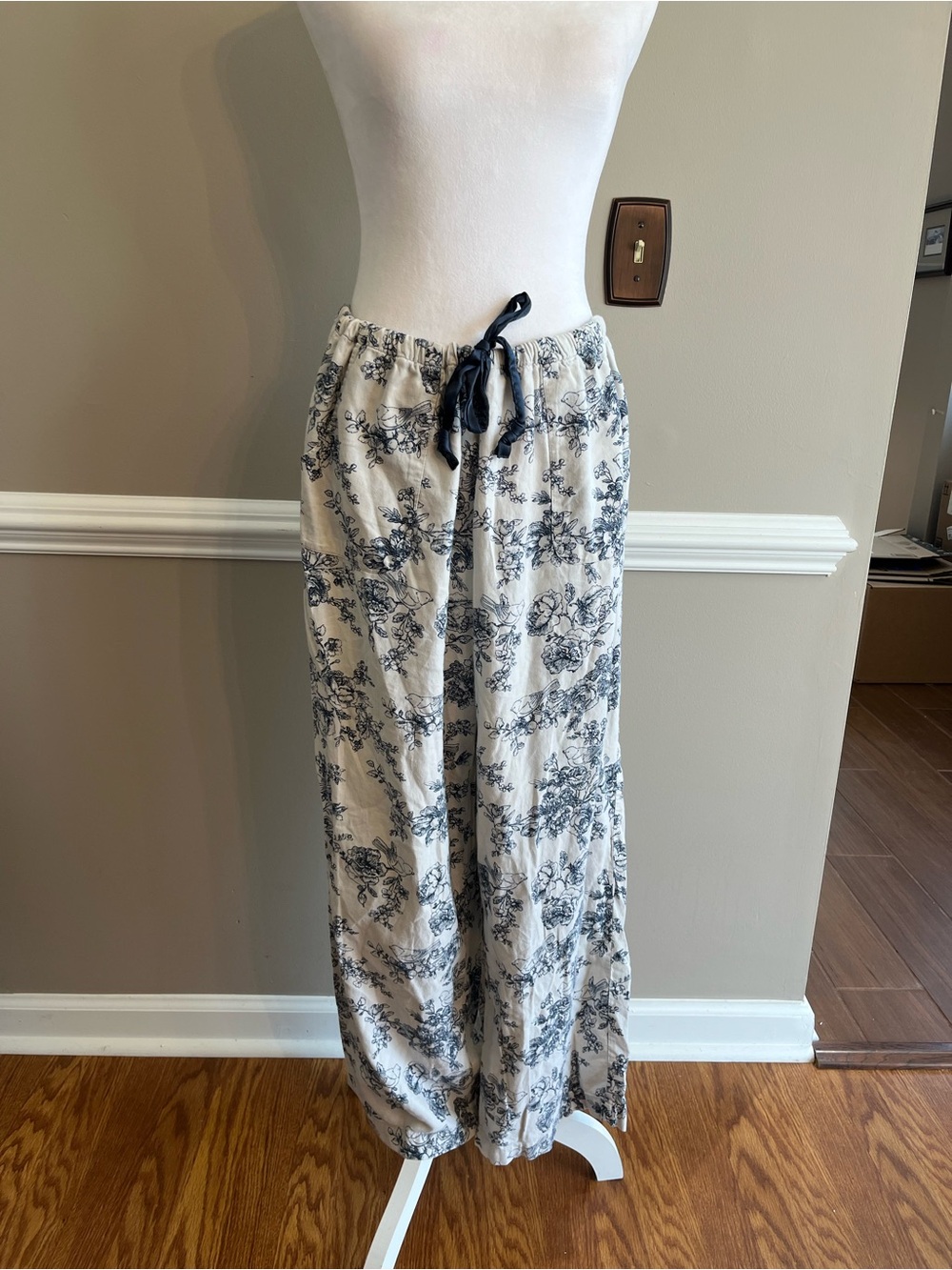 Ambrielle Cream lounge pants with Navy Floral toile Print paired w blue camisole